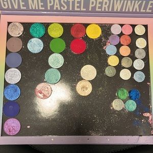 Xxl magnetic palette with assorted singles